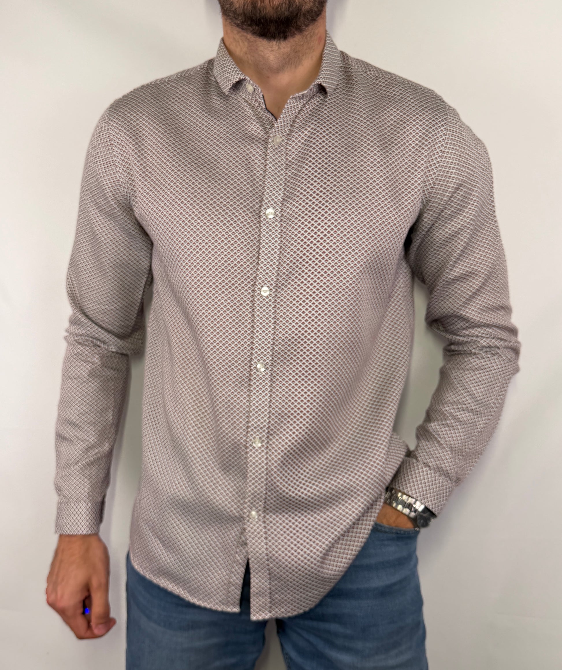Chemise Devred 1902 à motifs homme taille M en très bon état. Pièce seconde main premium sélectionnée par Comptoir Masculin. Expédition rapide depuis la France.