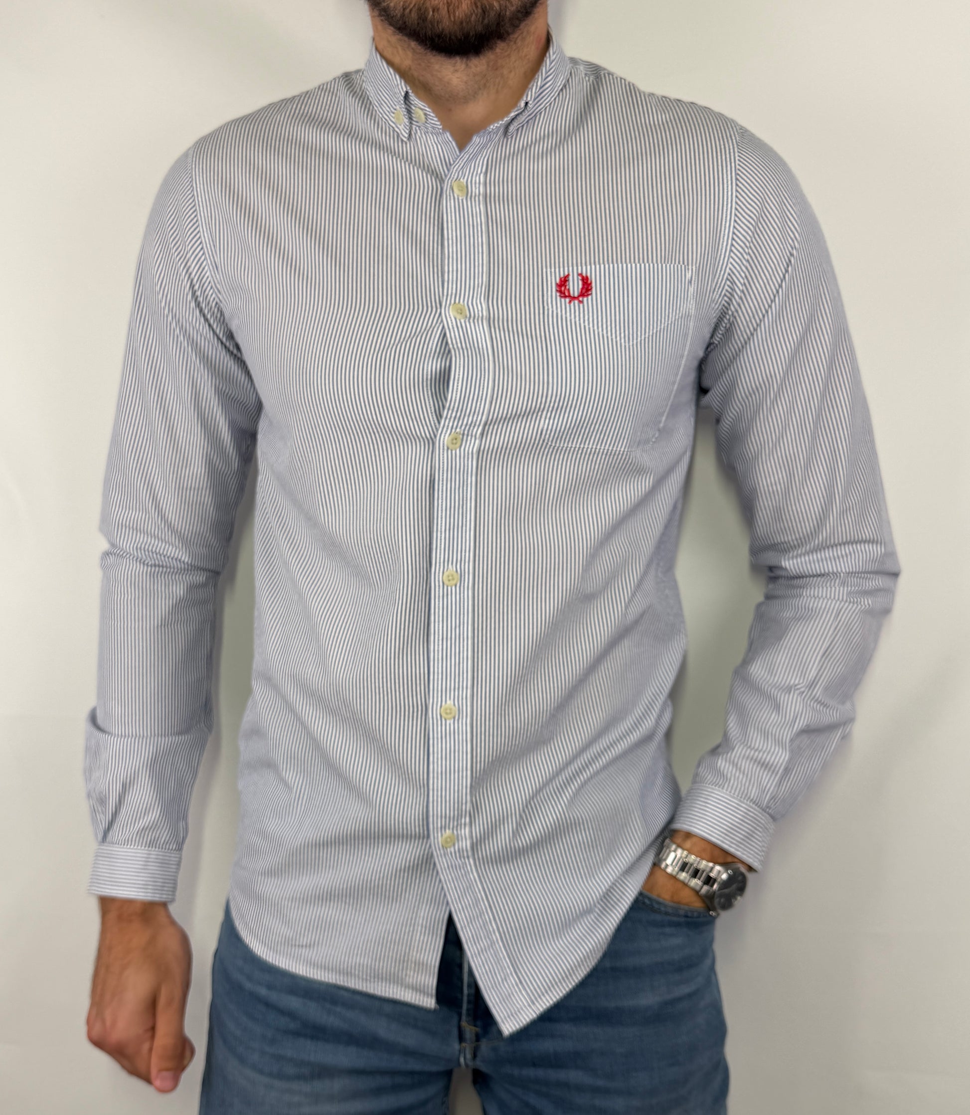 Chemise Fred Perry rayée homme taille S en très bon état. Pièce seconde main premium sélectionnée par Comptoir Masculin. Expédition rapide depuis la France.