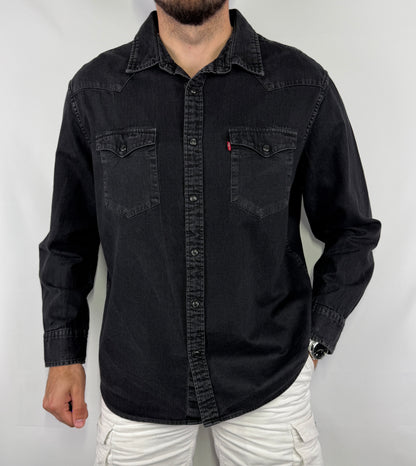 Chemise Levi's homme taille XL en très bon état. Pièce seconde main premium sélectionnée par Comptoir Masculin. Expédition rapide depuis la France.