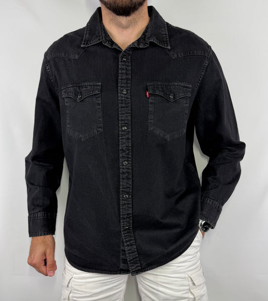 Chemise Levi's homme taille XL en très bon état. Pièce seconde main premium sélectionnée par Comptoir Masculin. Expédition rapide depuis la France.