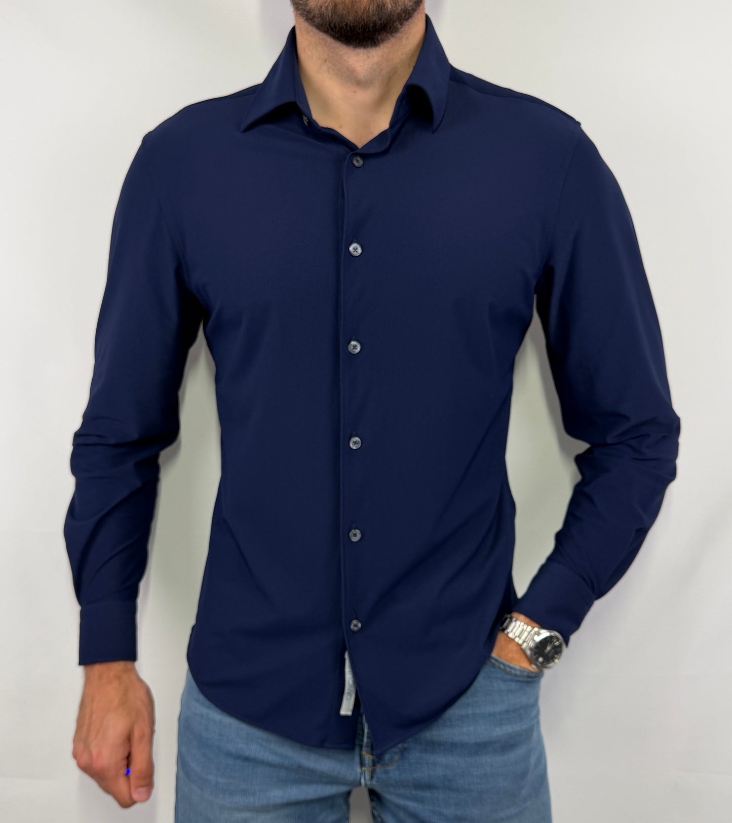 Chemise Tommy Hilfiger fluide homme taille M en très bon état. Pièce seconde main premium sélectionnée par Comptoir Masculin. Expédition rapide depuis la France.