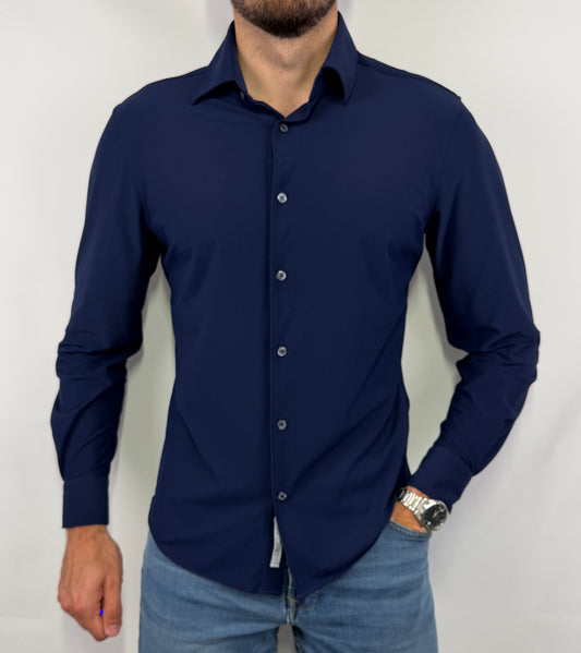 Chemise Tommy Hilfiger fluide homme taille M en très bon état. Pièce seconde main premium sélectionnée par Comptoir Masculin. Expédition rapide depuis la France.