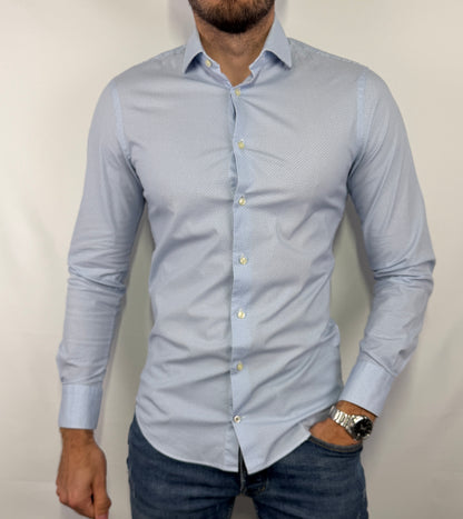 Chemise Tommy Hilfiger homme taille S en très bon état. Pièce seconde main premium sélectionnée par Comptoir Masculin. Expédition rapide depuis la France.