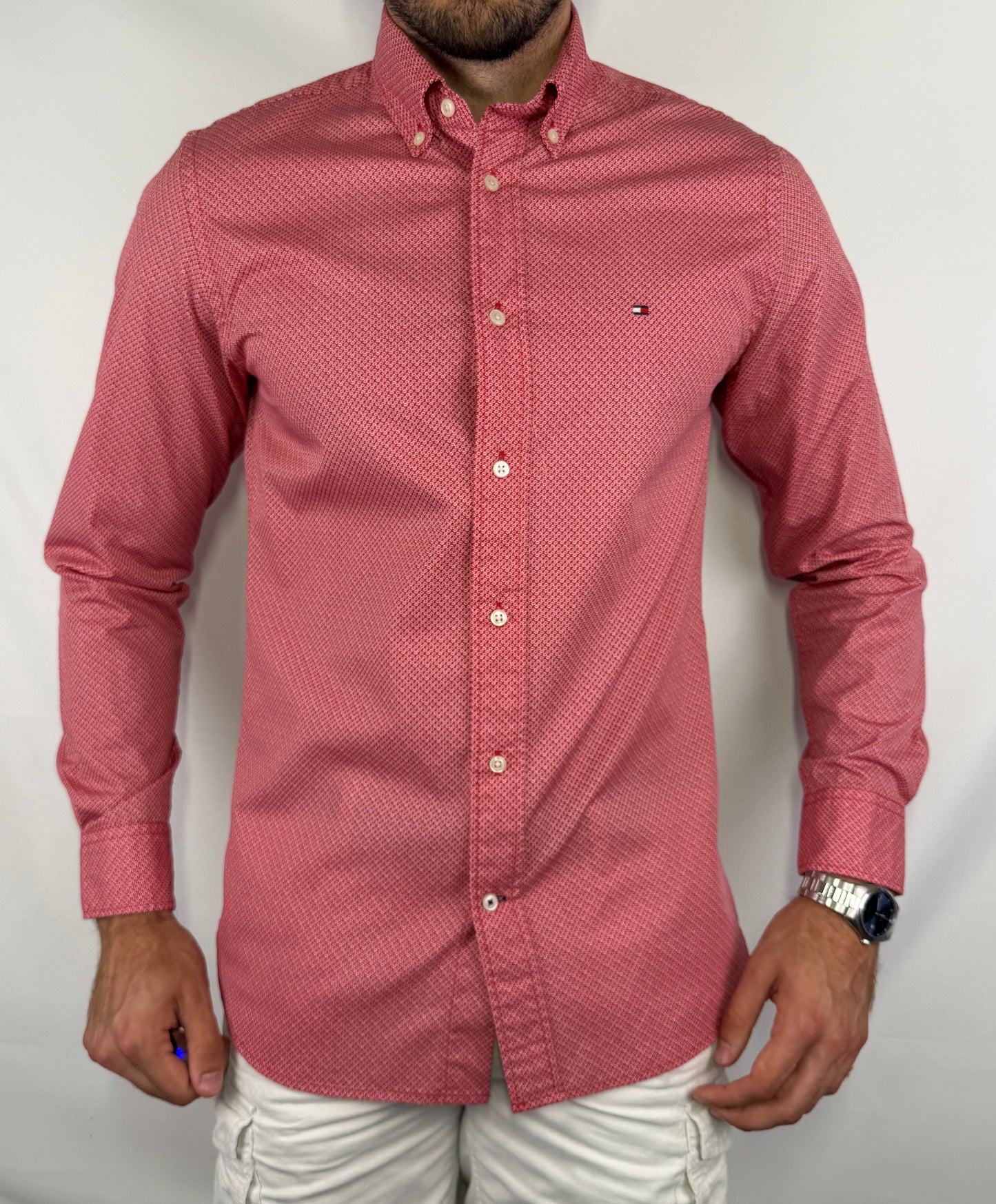 Chemise Tommy Hilfiger homme taille M en très bon état. Pièce seconde main premium sélectionnée par Comptoir Masculin. Expédition rapide depuis la France.
