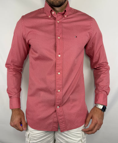 Chemise Tommy Hilfiger homme taille M en très bon état. Pièce seconde main premium sélectionnée par Comptoir Masculin. Expédition rapide depuis la France.