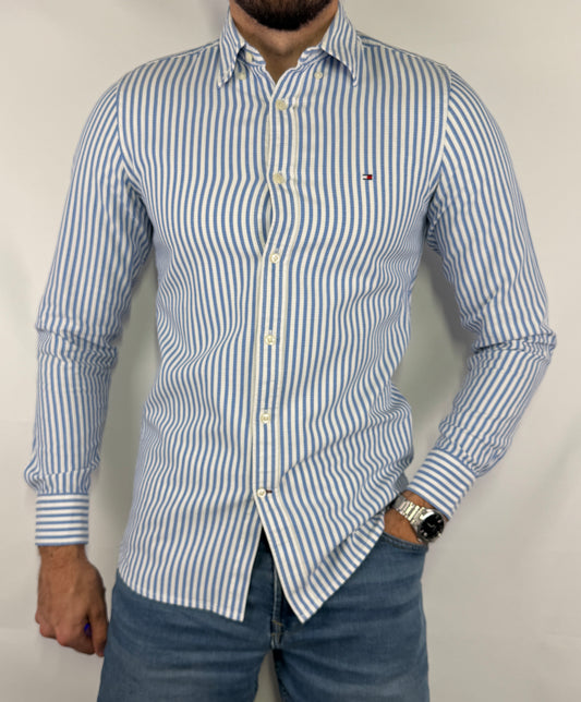 Chemise Tommy Hilfiger homme Taille S en très bon état. Pièce seconde main premium sélectionnée par Comptoir Masculin. Expédition rapide depuis la France.