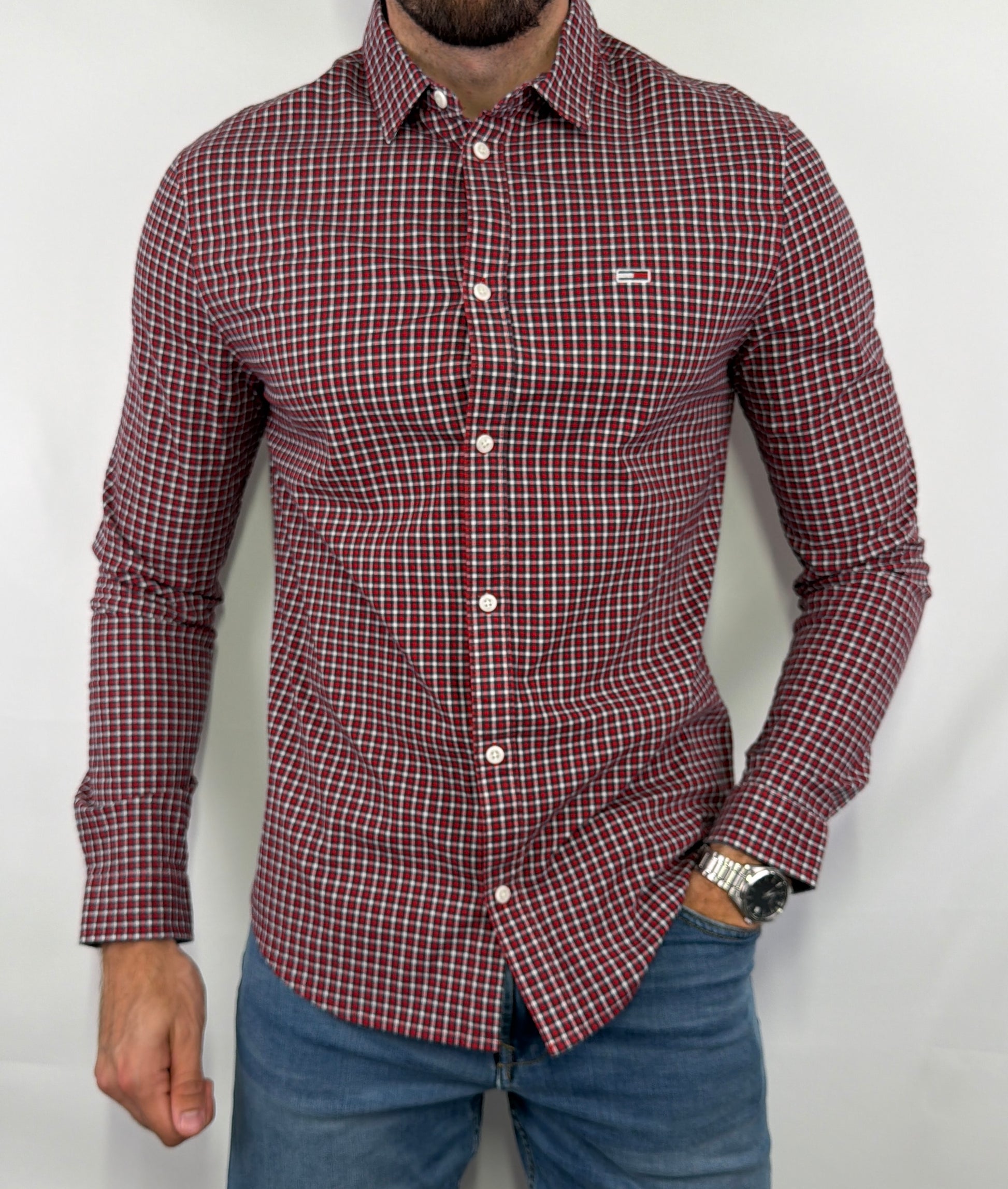 Chemise Tommy Jeans à carreaux homme Taille M en très bon état. Pièce seconde main premium sélectionnée par Comptoir Masculin.Expédition rapide depuis la France