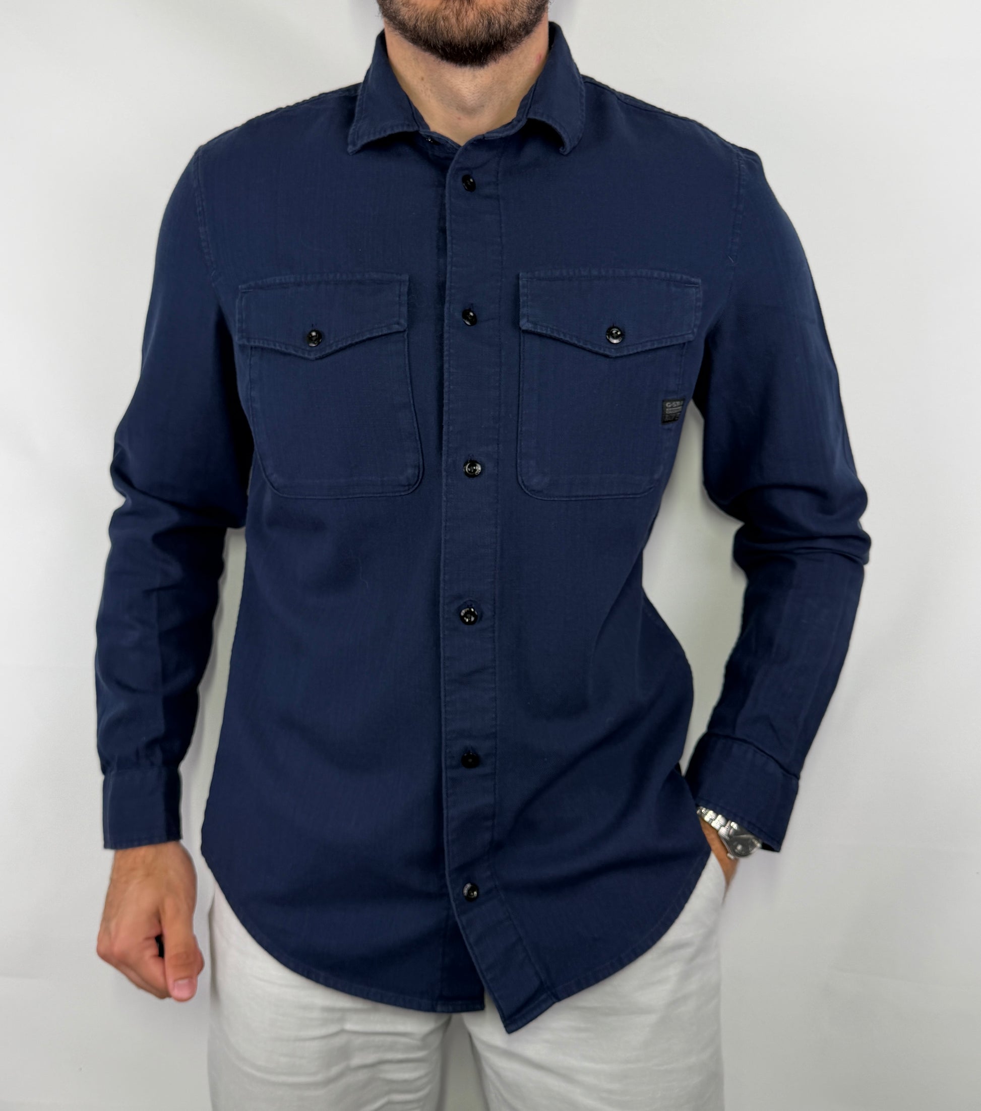 Chemise en jean G-Star homme taille L en très bon état. Pièce seconde main premium sélectionnée par Comptoir Masculin. Expédition rapide depuis la France.