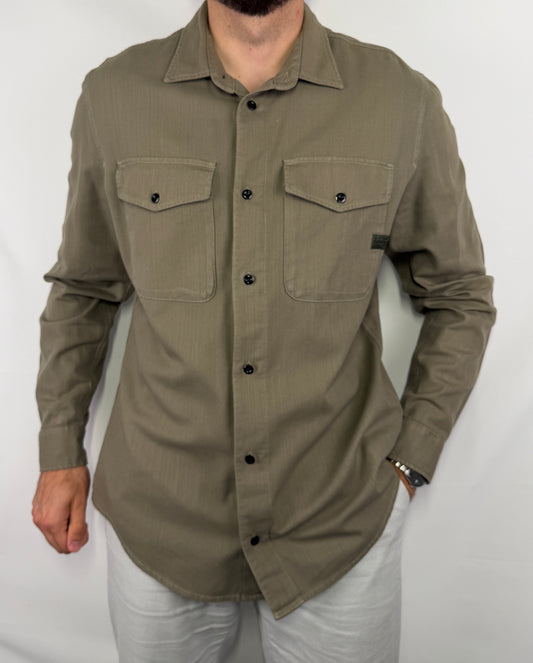 Chemise en jean G-Star homme taille XL en très bon état. Pièce seconde main premium sélectionnée par Comptoir Masculin. Expédition rapide depuis la France.