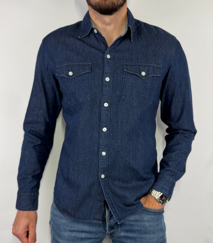 Chemise en jean Levi's homme taille M en très bon état. Pièce seconde main premium sélectionnée par Comptoir Masculin. Expédition rapide depuis la France.