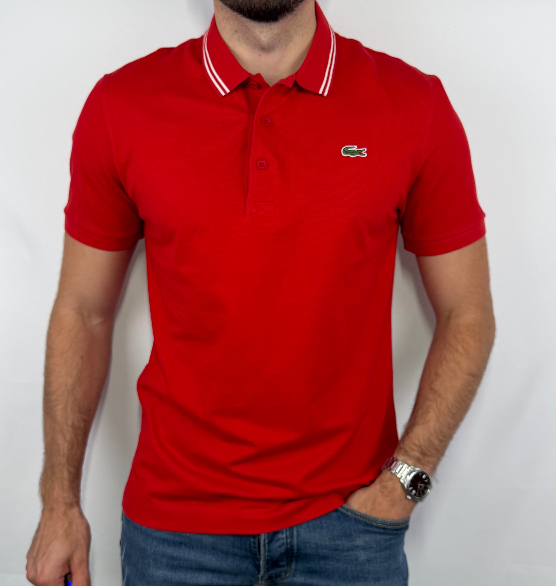 Polo Lacoste Sport homme taille L en très bon état. Pièce seconde main premium sélectionnée par Comptoir Masculin. Expédition rapide depuis la France.