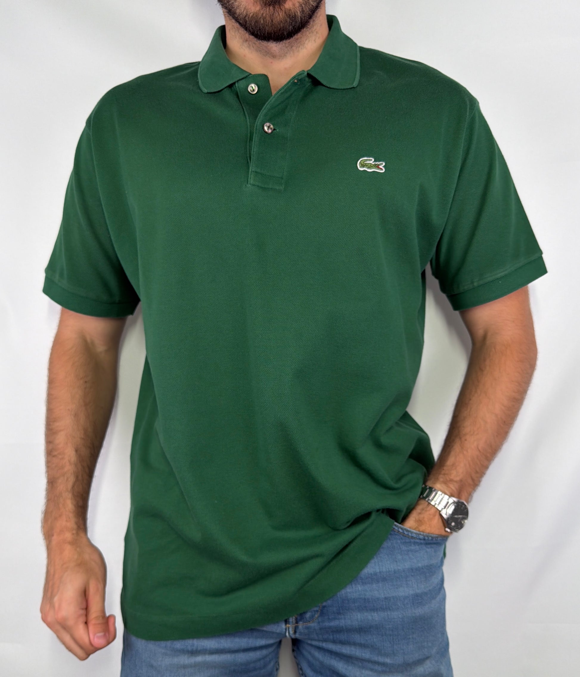 Polo Lacoste homme taille XXL en très bon état. Pièce seconde main premium sélectionnée par Comptoir Masculin. Expédition rapide depuis la France.