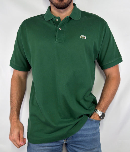 Polo Lacoste homme taille XXL en très bon état. Pièce seconde main premium sélectionnée par Comptoir Masculin. Expédition rapide depuis la France.