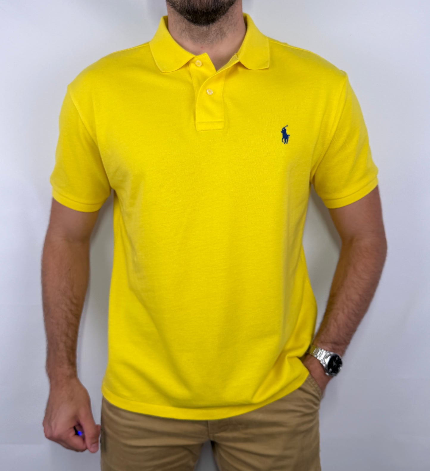 Polo Ralph Lauren homme taille XL en très bon état. Pièce seconde main premium sélectionnée par Comptoir Masculin. Expédition rapide depuis la France.