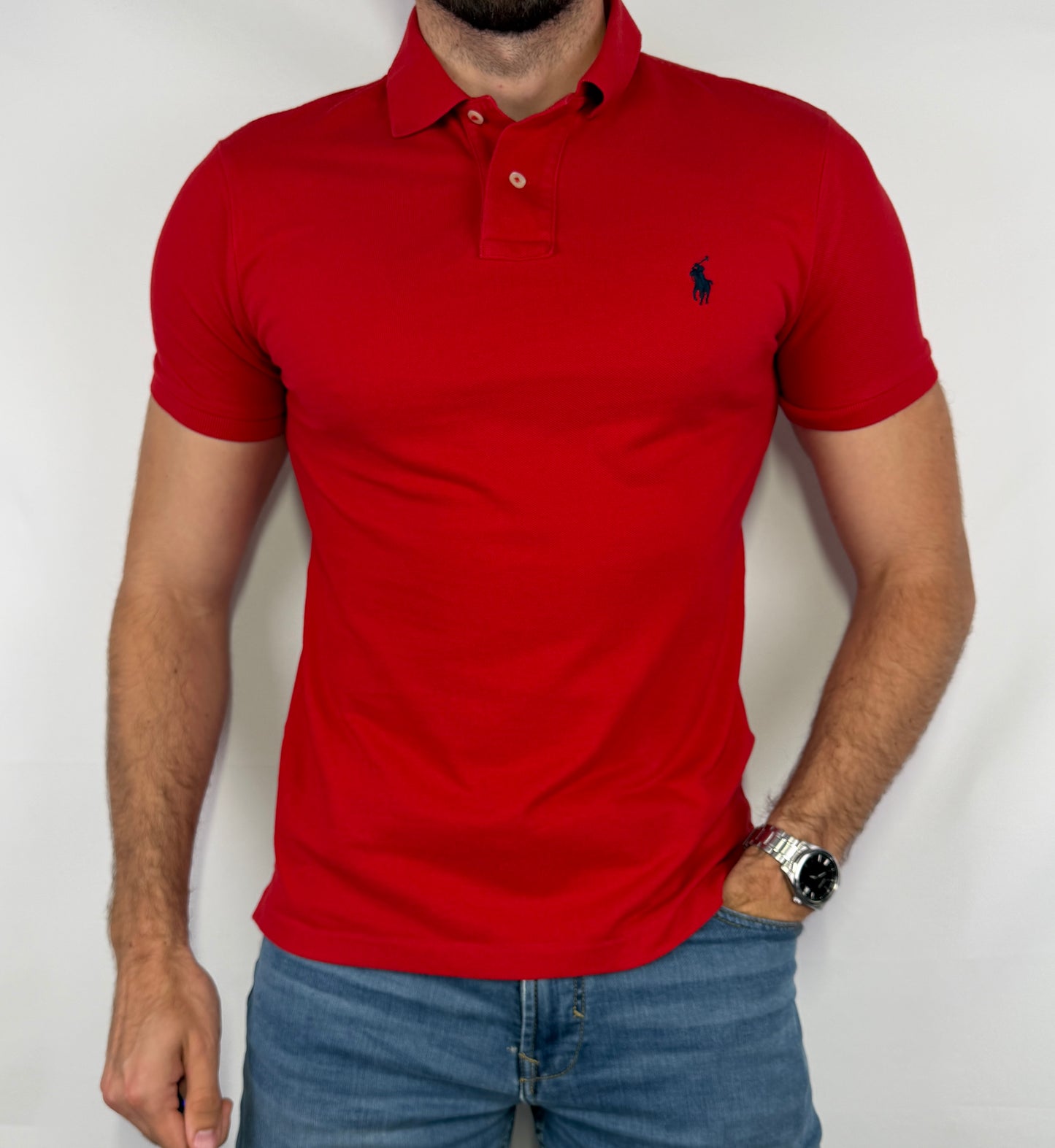 Polo Ralph Lauren homme taille S en très bon état. Pièce seconde main premium sélectionnée par Comptoir Masculin. Expédition rapide depuis la France.