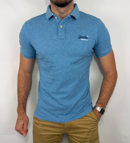 Polo Superdry homme taille S en très bon état. Pièce seconde main premium sélectionnée par Comptoir Masculin. Expédition rapide depuis la France.