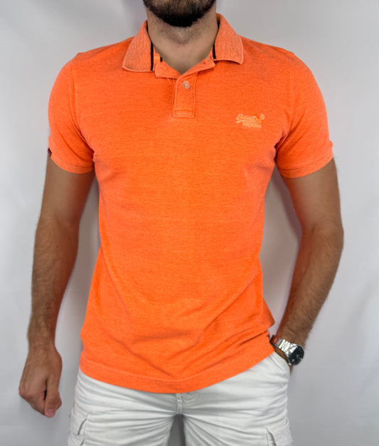Polo Superdry homme taille L en très bon état. Pièce seconde main premium sélectionnée par Comptoir Masculin. Expédition rapide depuis la France.