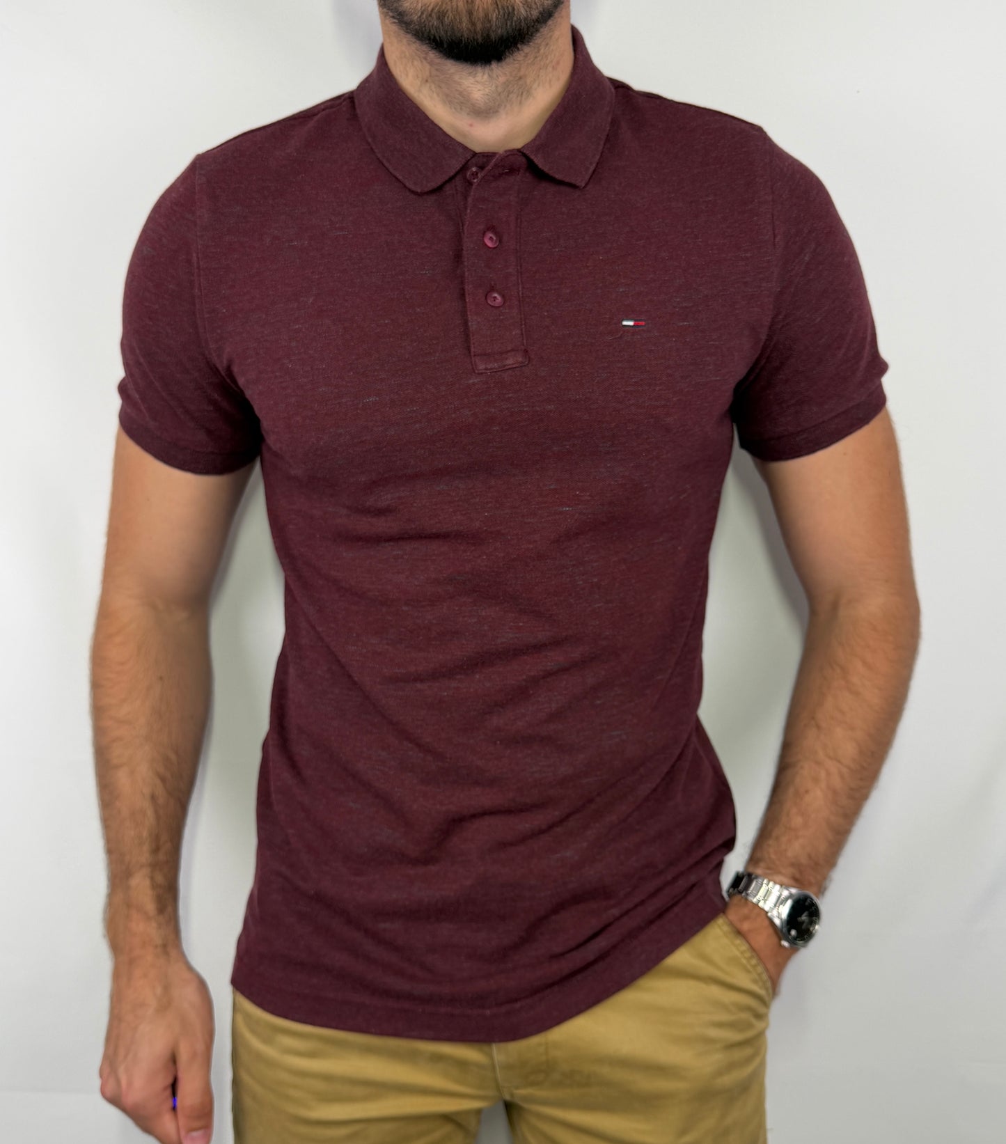 Polo Tommy Hilfiger homme taille M en très bon état. Pièce seconde main premium sélectionnée par Comptoir Masculin. Expédition rapide depuis la France.