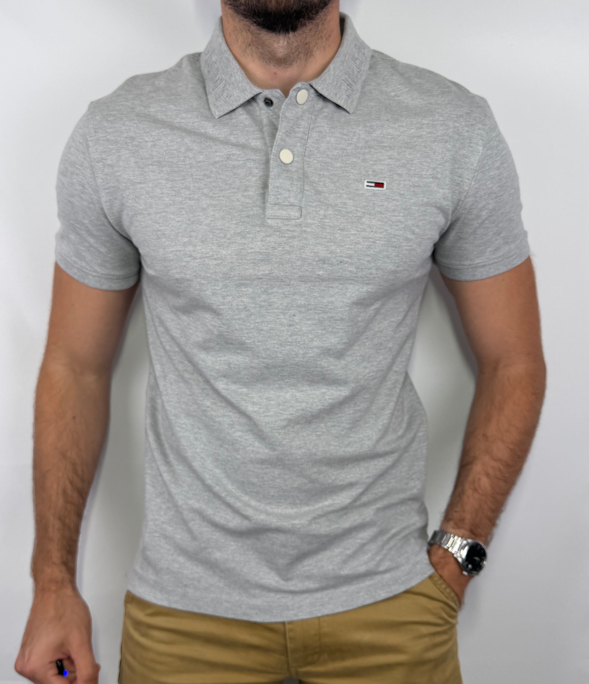 Polo Tommy Hilfiger homme taille S en très bon état. Pièce seconde main premium sélectionnée par Comptoir Masculin. Expédition rapide depuis la France.