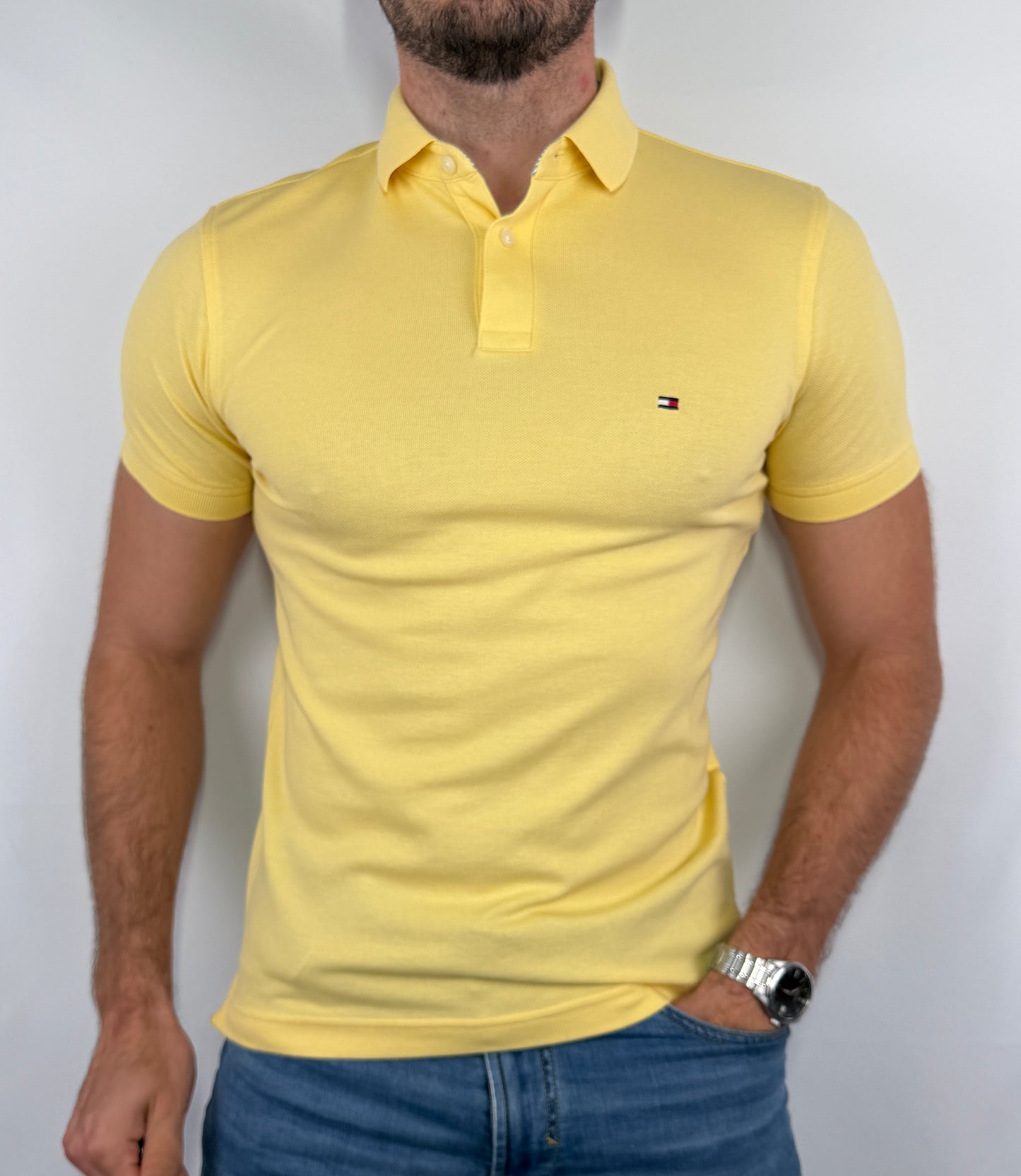 Polo Tommy Hilfiger homme taille XS en très bon état. Pièce seconde main premium sélectionnée par Comptoir Masculin. Expédition rapide depuis la France.