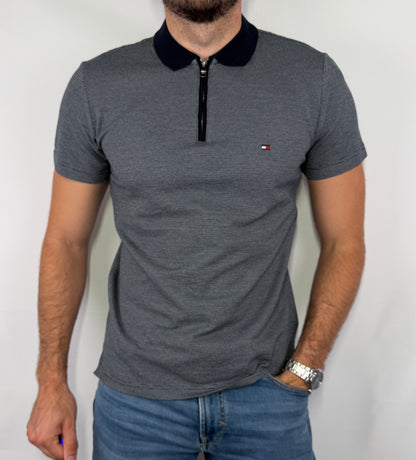 Polo Tommy Hilfiger homme taille S en très bon état. Pièce seconde main premium sélectionnée par Comptoir Masculin. Expédition rapide depuis la France.