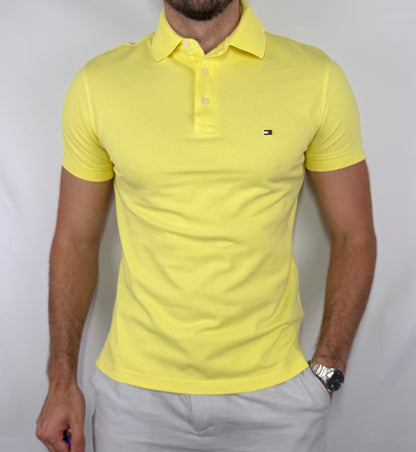 Polo Tommy Hilfiger homme taille S en parfait état. Pièce seconde main premium sélectionnée par Comptoir Masculin. Expédition rapide depuis la France.