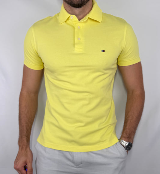 Polo Tommy Hilfiger homme taille S en parfait état. Pièce seconde main premium sélectionnée par Comptoir Masculin. Expédition rapide depuis la France.