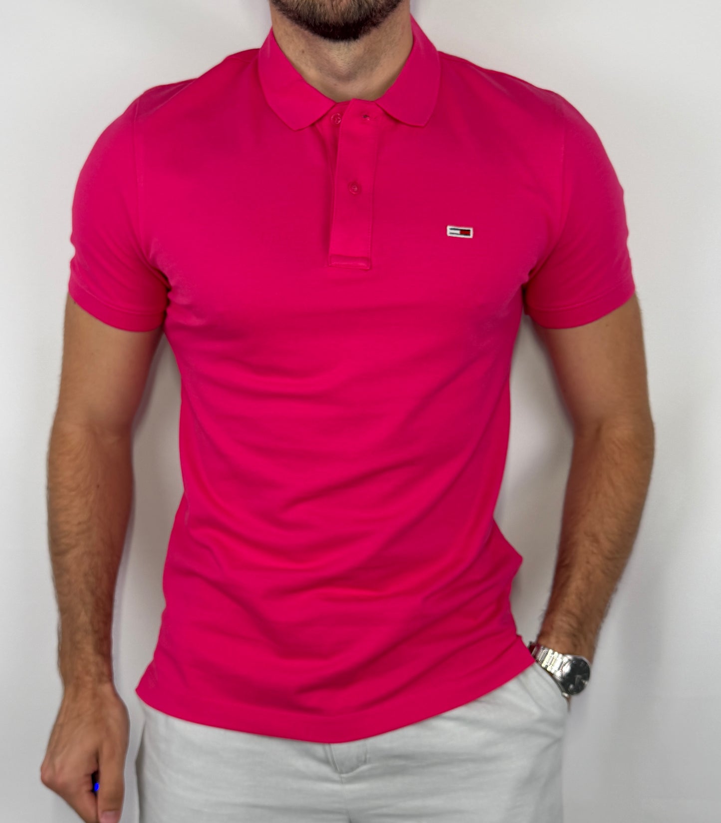 Polo Tommy Jeans homme taille M en très bon état. Pièce seconde main premium sélectionnée par Comptoir Masculin. Expédition rapide depuis la France.