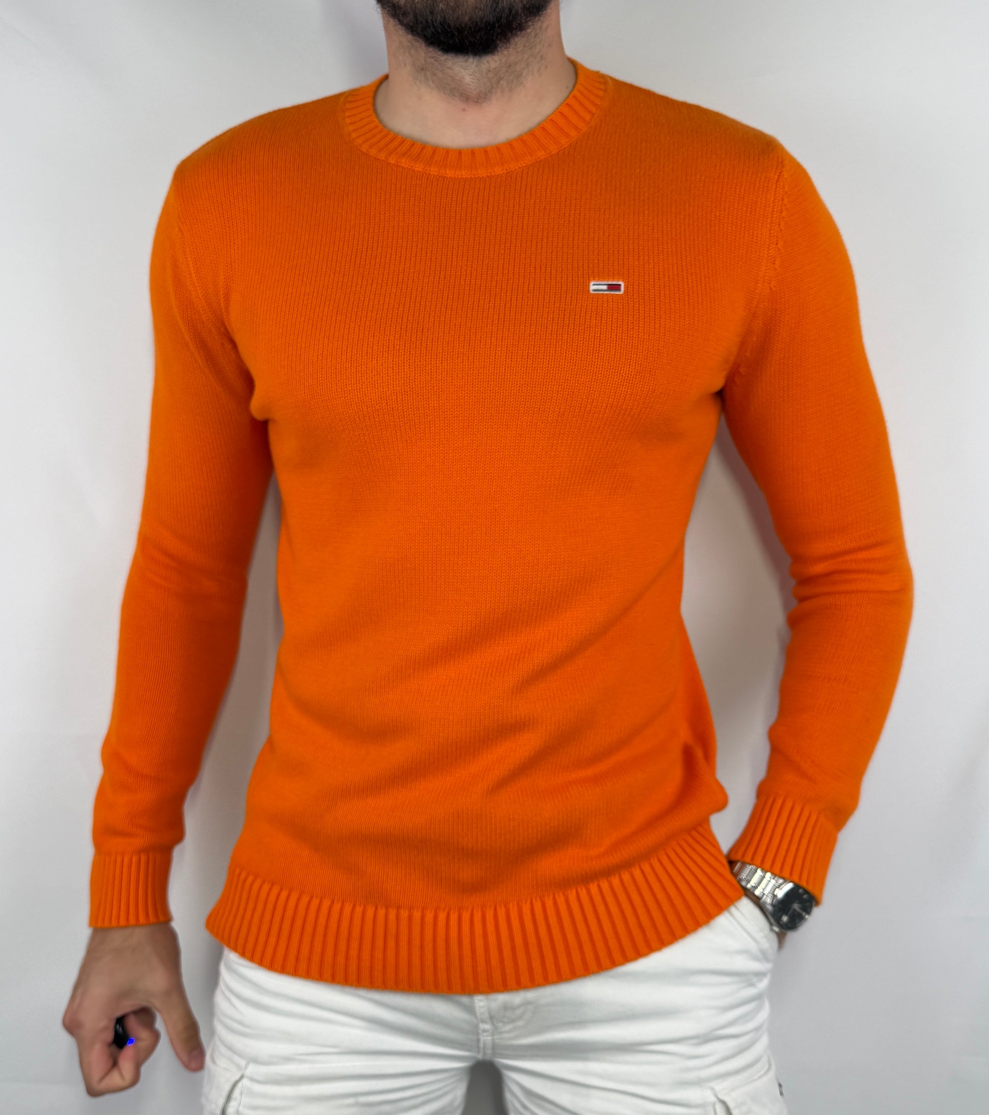 Pull Tommy Jeans homme taille M en parfait état. Pièce seconde main premium sélectionnée par Comptoir Masculin. Expédition rapide depuis la France.