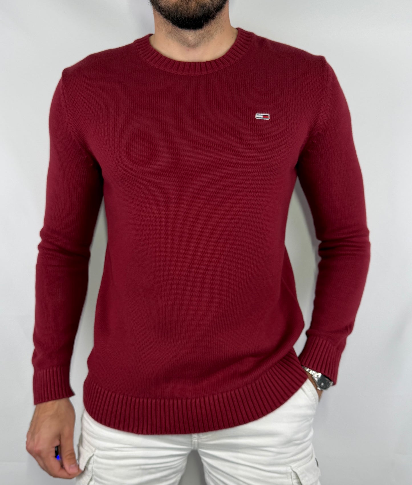 Pull Tommy Jeans homme taille M en parfait état. Pièce seconde main premium sélectionnée par Comptoir Masculin. Expédition rapide depuis la France.
