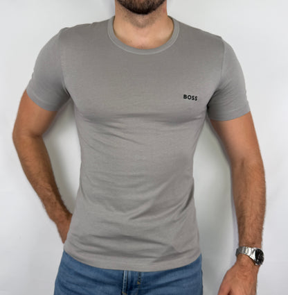 T-shirt Hugo Boss homme taille S en parfait état. Pièce seconde main premium sélectionnée par Comptoir Masculin. Expédition rapide depuis la France.