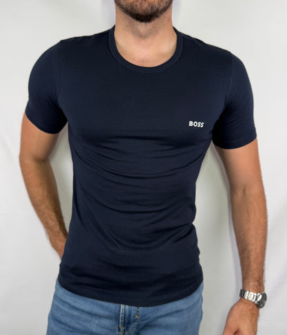 T-shirt Hugo Boss homme taille S en parfait état. Pièce seconde main premium sélectionnée par Comptoir Masculin. Expédition rapide depuis la France.