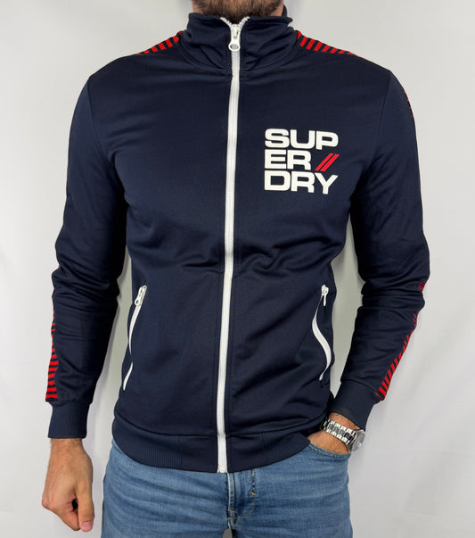 Veste Superdry Sport homme taille S en très bon état. Pièce seconde main premium sélectionnée par Comptoir Masculin. Expédition rapide depuis la France.